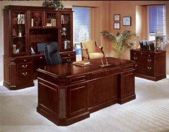 Oxmoor Executive Desk with Credendza & Hutch (Mahogany)
