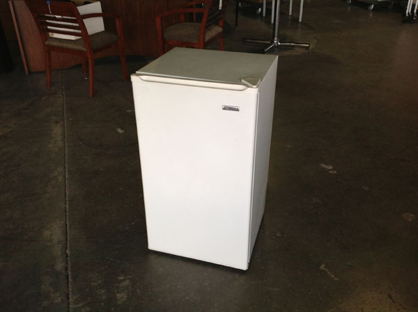 Kenmore Mini Refrigerator in White 183