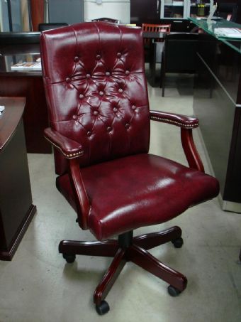 905 Traditional Vinyl Chair (Oxblood) 